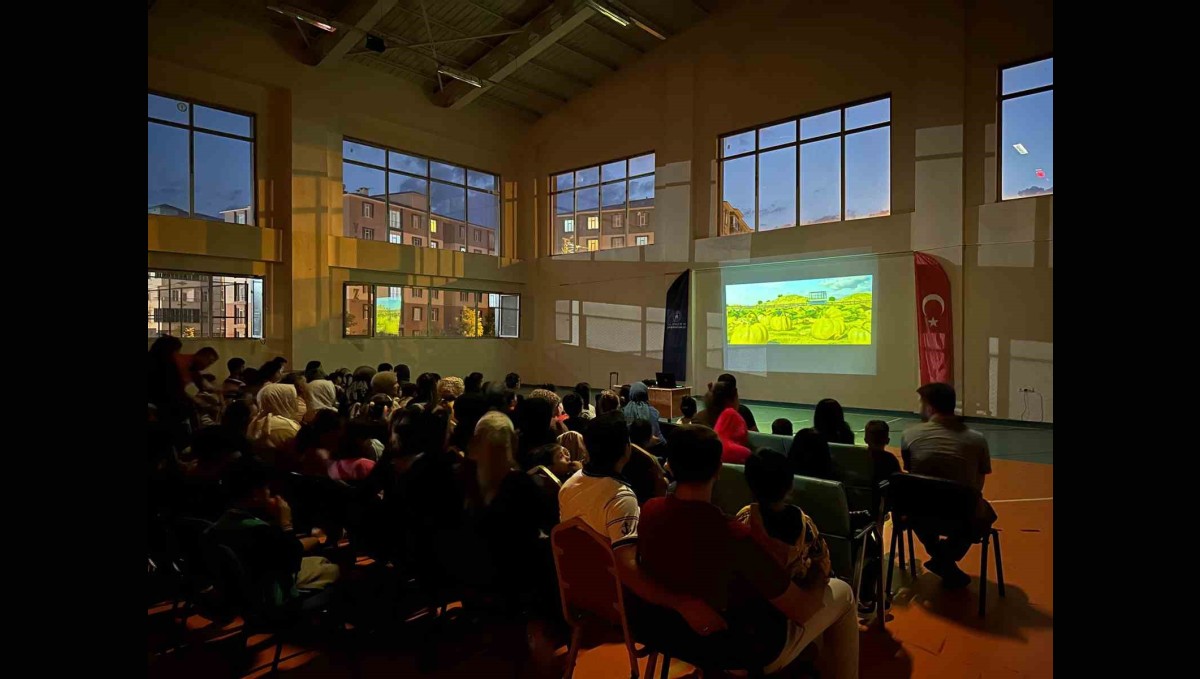 Patnos Gençlik Merkezi'nin Sinema Etkinliği Çocuklardan Yoğun İlgi Gördü
