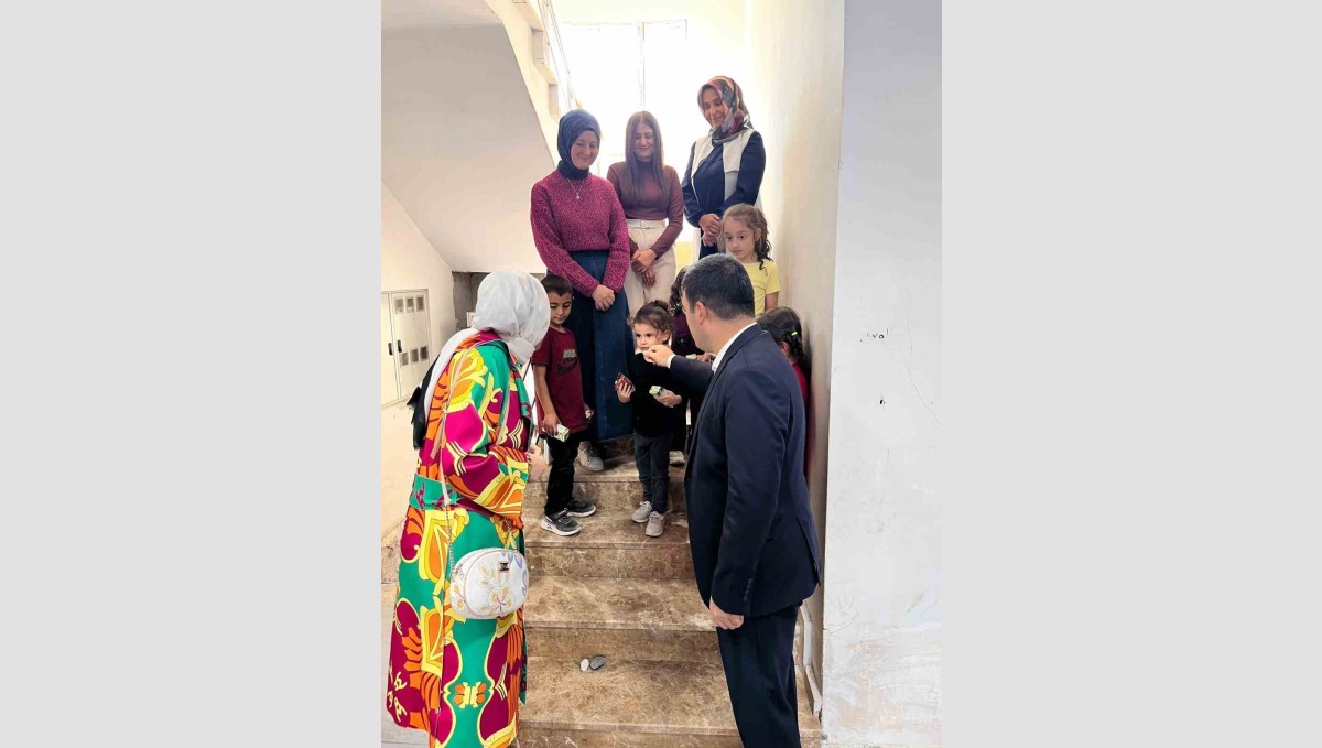 Patnos Kaymakamı ve eşi ADEM evlerini ziyaret etti