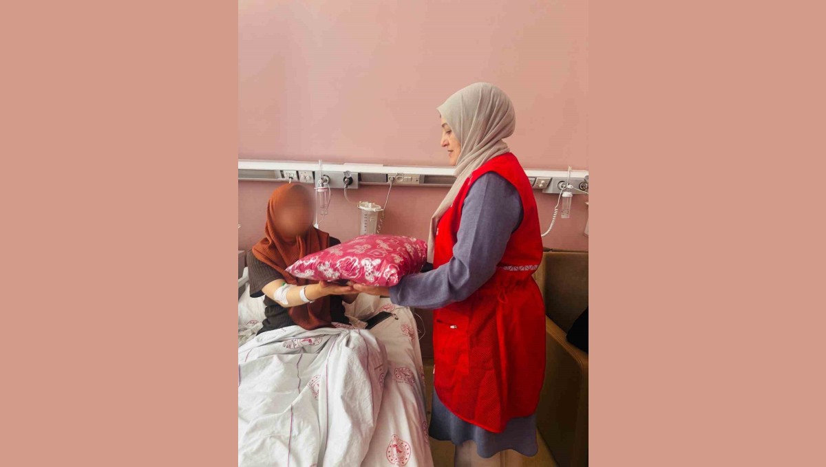 Patnos Kızılay'dan annelere ve yeni doğanlara "Sevgi Bohçası" hediyesi