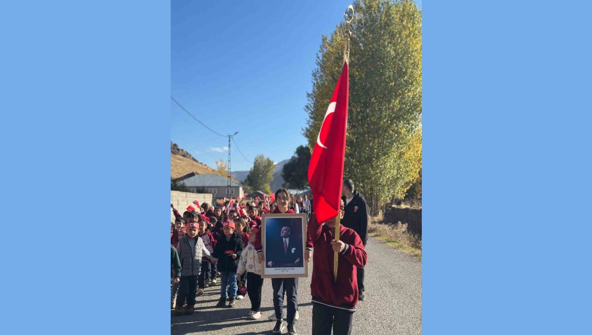 Patnos Ortadamla Köyünde Öğrencilerden 29 Ekim Yürüyüşü