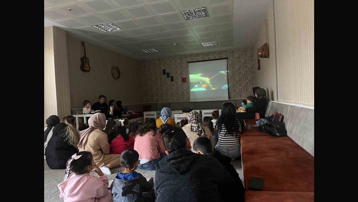 Patnos Spor ve Gençlik Merkezi'ndeki Sinema Etkinliğine Yoğun İlgi