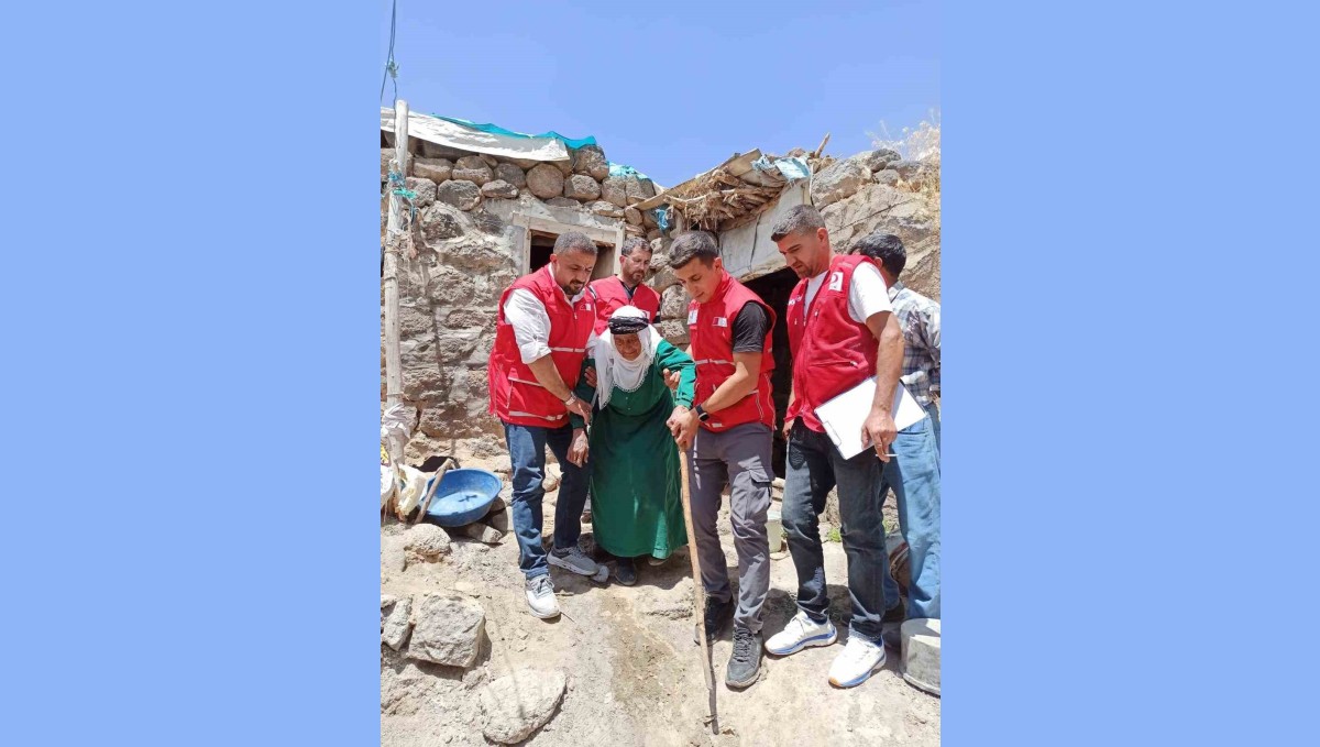 Patnos'ta 90 yaşındaki kadına Kızılay kucak açtı