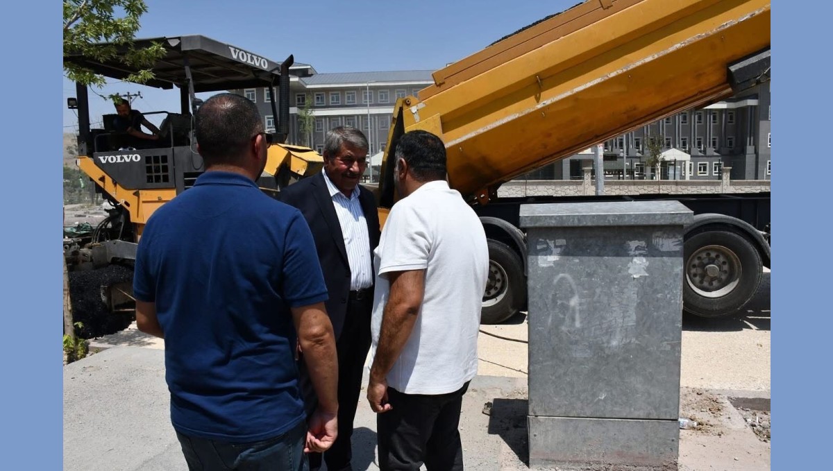Patnos'ta Bozuk Yollar İçin Asfalt Çalışmaları Başlatıldı