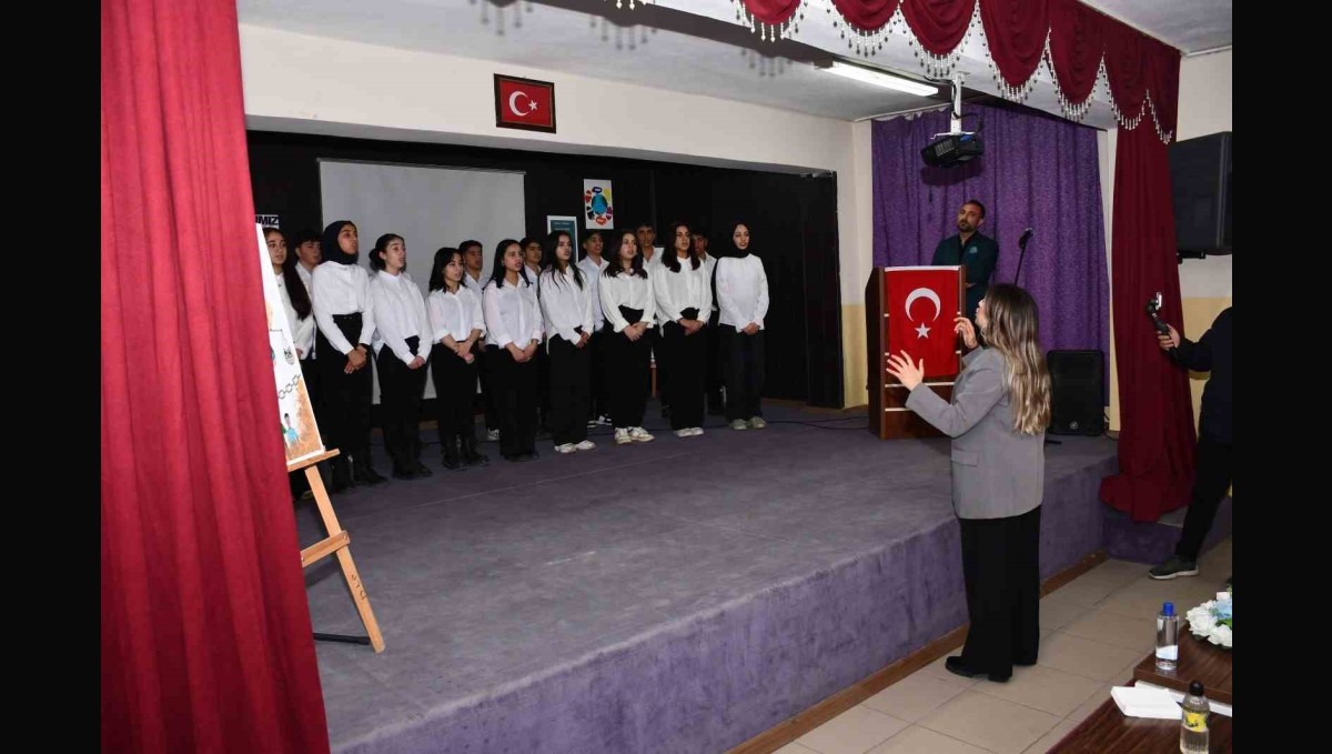 Patnos'ta Dünya İnsan Hakları Günü Öğrencilerin Gösterileriyle Kutlandı