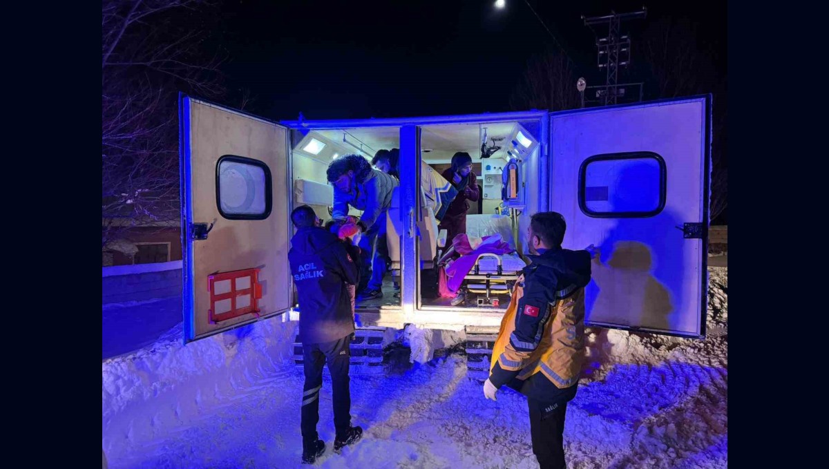 Patnos'ta kar engeline rağmen 40 günlük bebek kurtarıldı