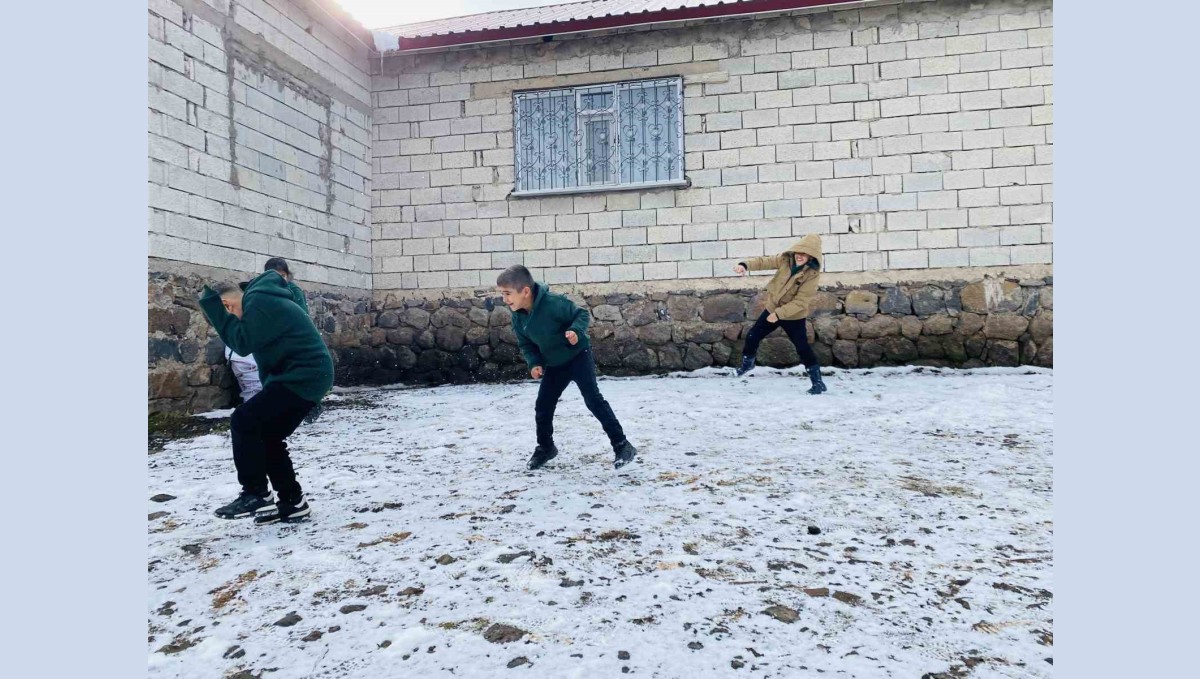 Patnos'ta Kar Yağışı Çocukların Sevincine Dönüştü
