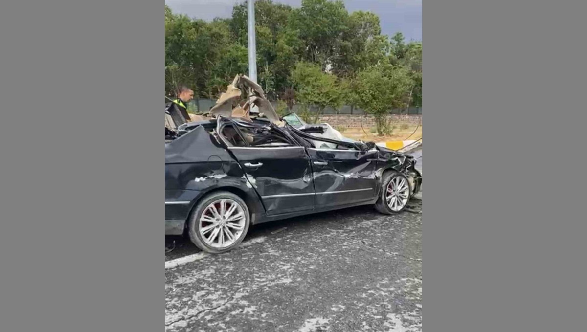Patnos'ta Koyun Yüklü Tır Otomobile Çarptı: Sürücü Yaralandı