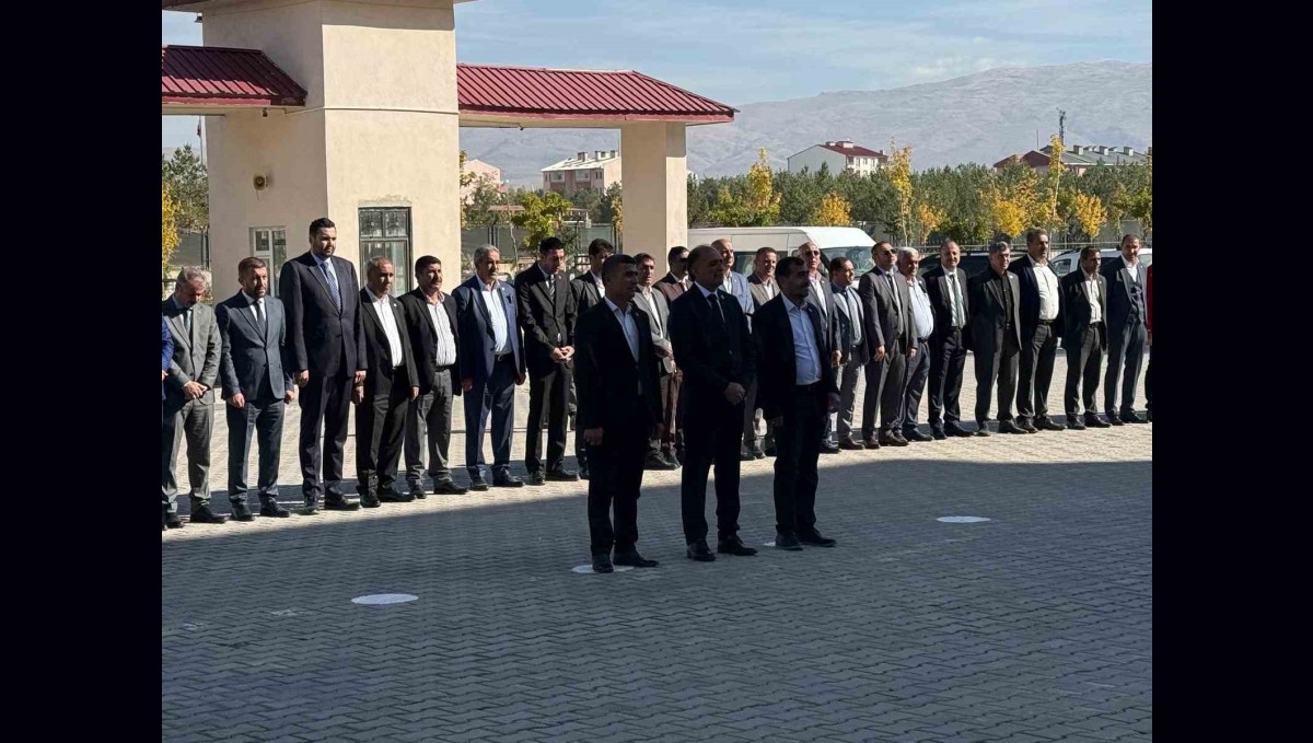 Patnos'ta Muhtarlar Günü'nde Ballı Kutlama