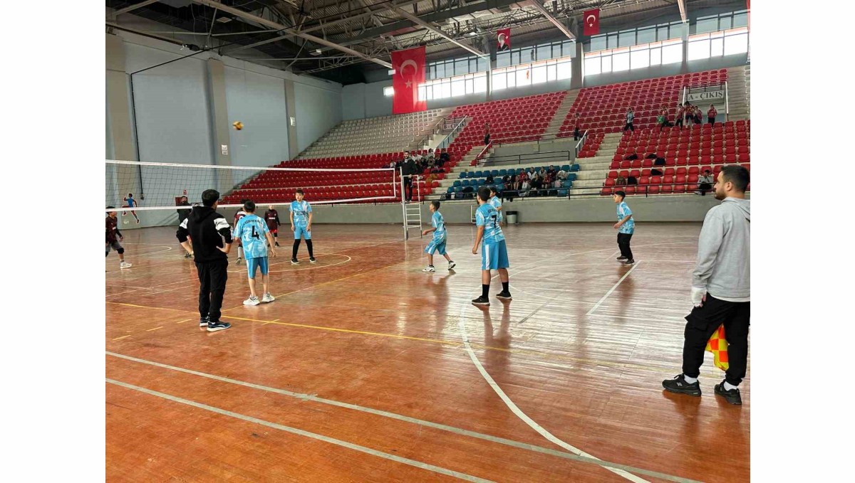 Patnos'ta Okul Sporları Müsabakaları Voleybol Karşılaşmalarıyla Başladı