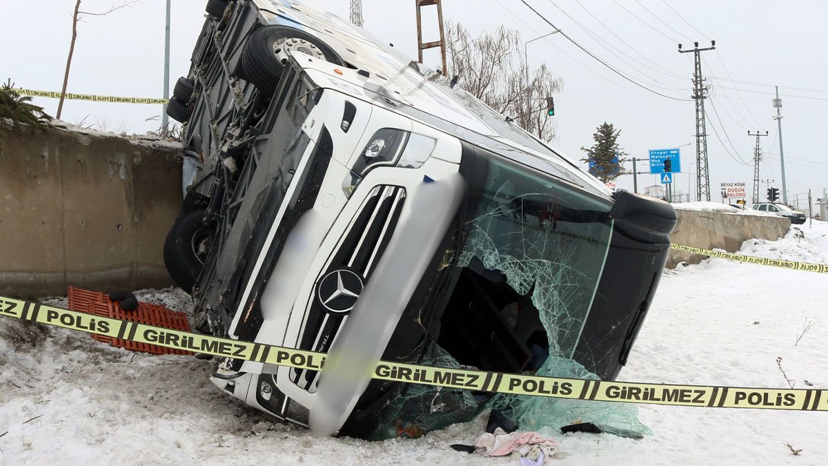 Patnos’taki otobüs kazasının ardından Kaymakam Dertlioğlu’ndan yerinde inceleme