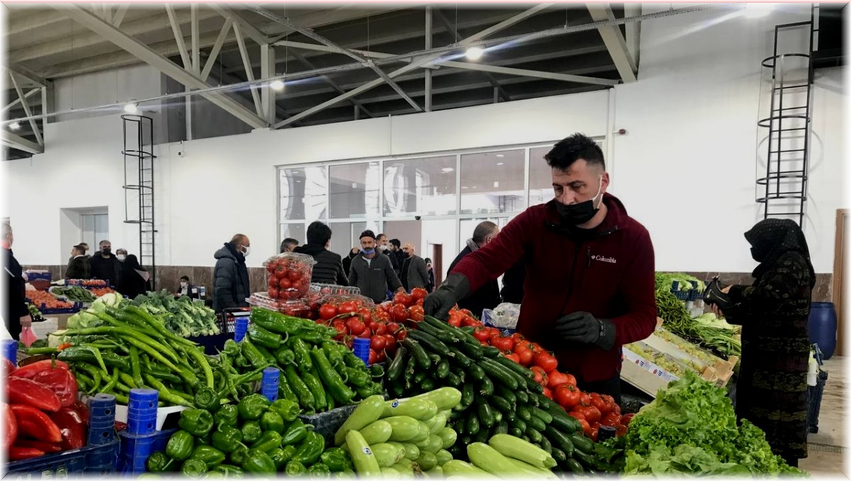 Pazarda mantar cep yaktı