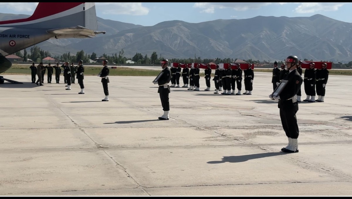 Pençe-Kilit Harekatı bölgesinde şehit olan 6 asker törenle memleketlerine uğurlandı