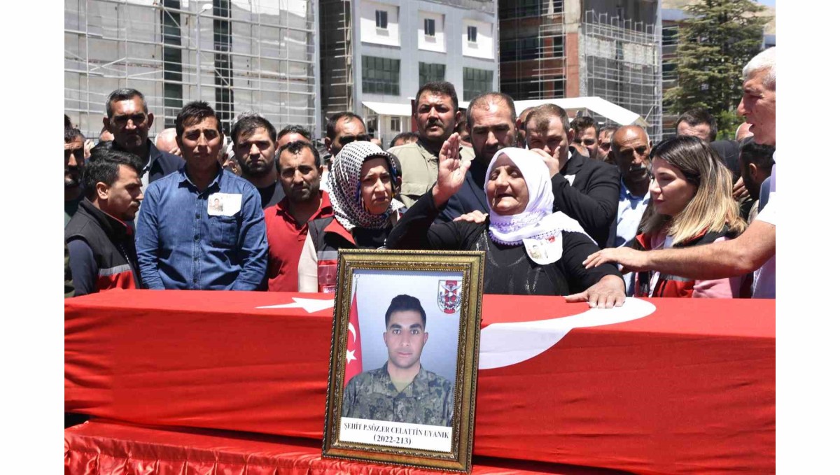 Pençe-Kilit şehidi son yolculuğuna uğurlandı