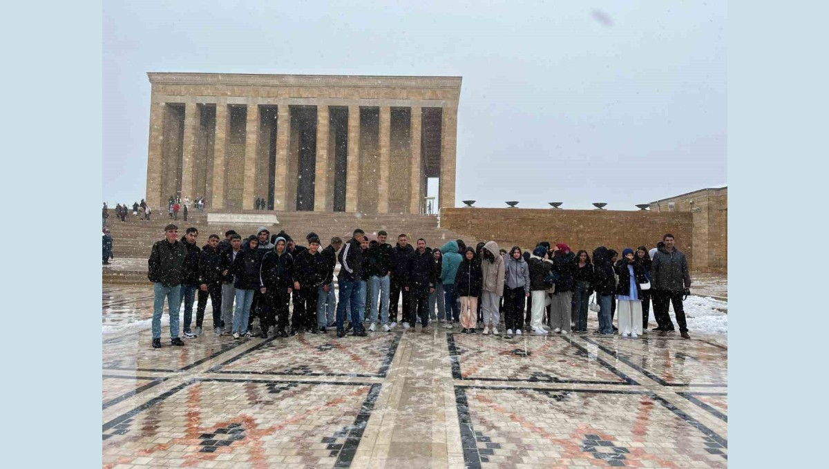 Pertekli öğrenciler Anıtkabir'i gezdi