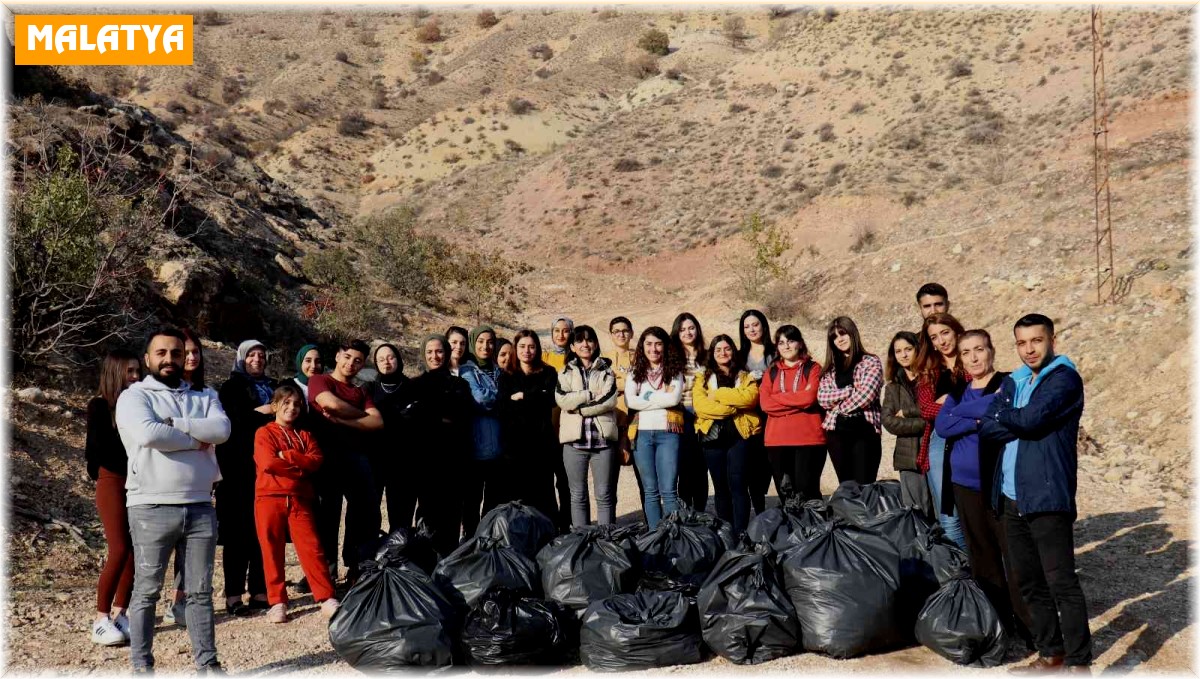 Piknikçiler kirletti, doğaseverler temizledi