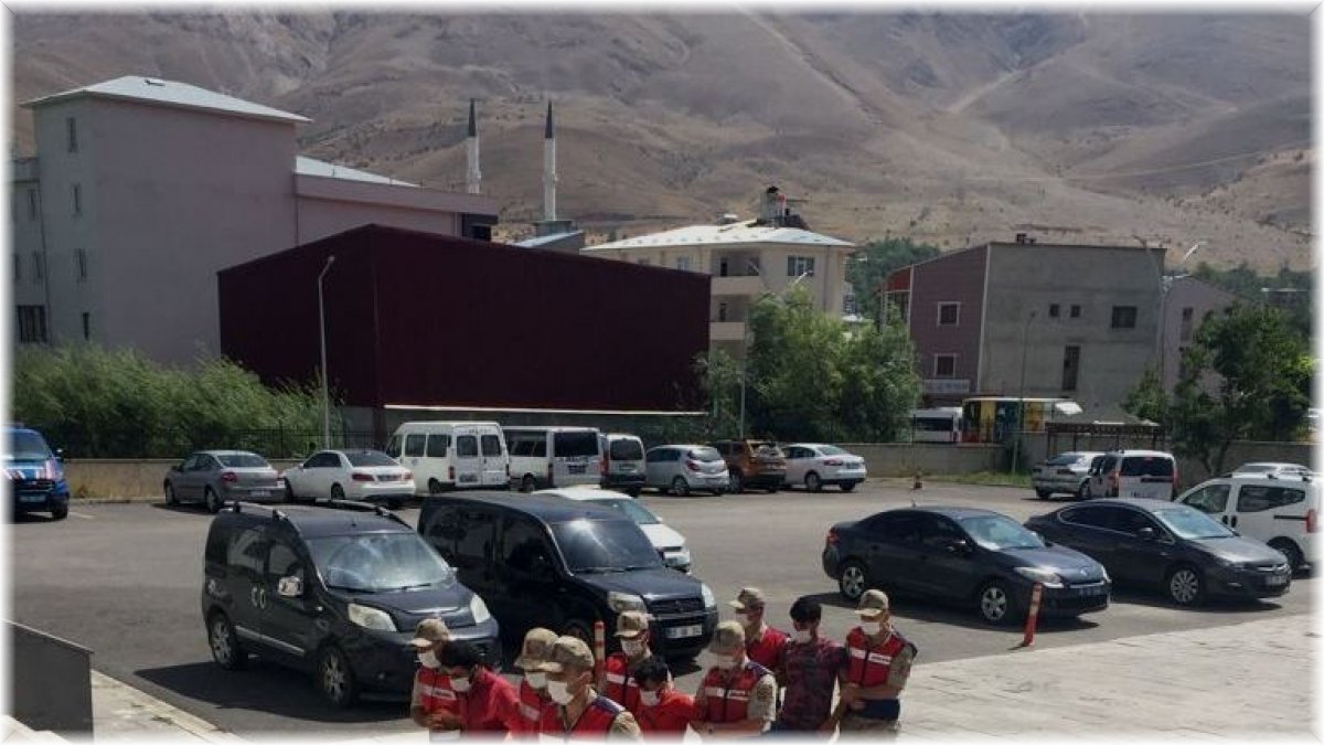 PKK propagandası yapan 10 kişi gözaltına alındı