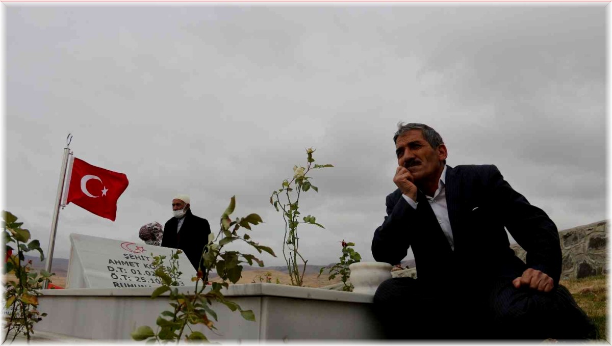 PKK tarafından katledilen 33 kişi mezarları başında anıldı