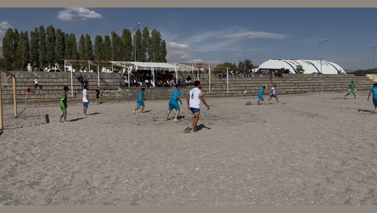 Plaj futbolu Adilcevaz etabı sona erdi