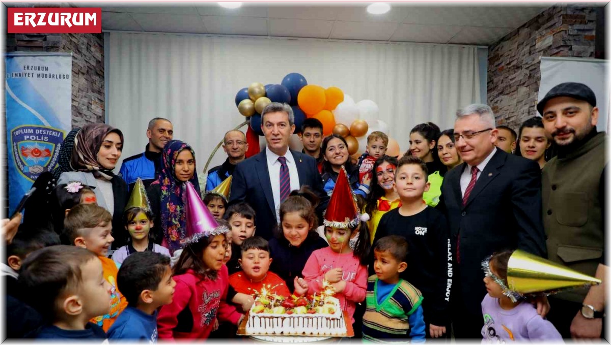 Polis ekipleri küçük çocuğun 'pasta istiyorum, doğum günümü kutlayalım' ricasını kırmadı