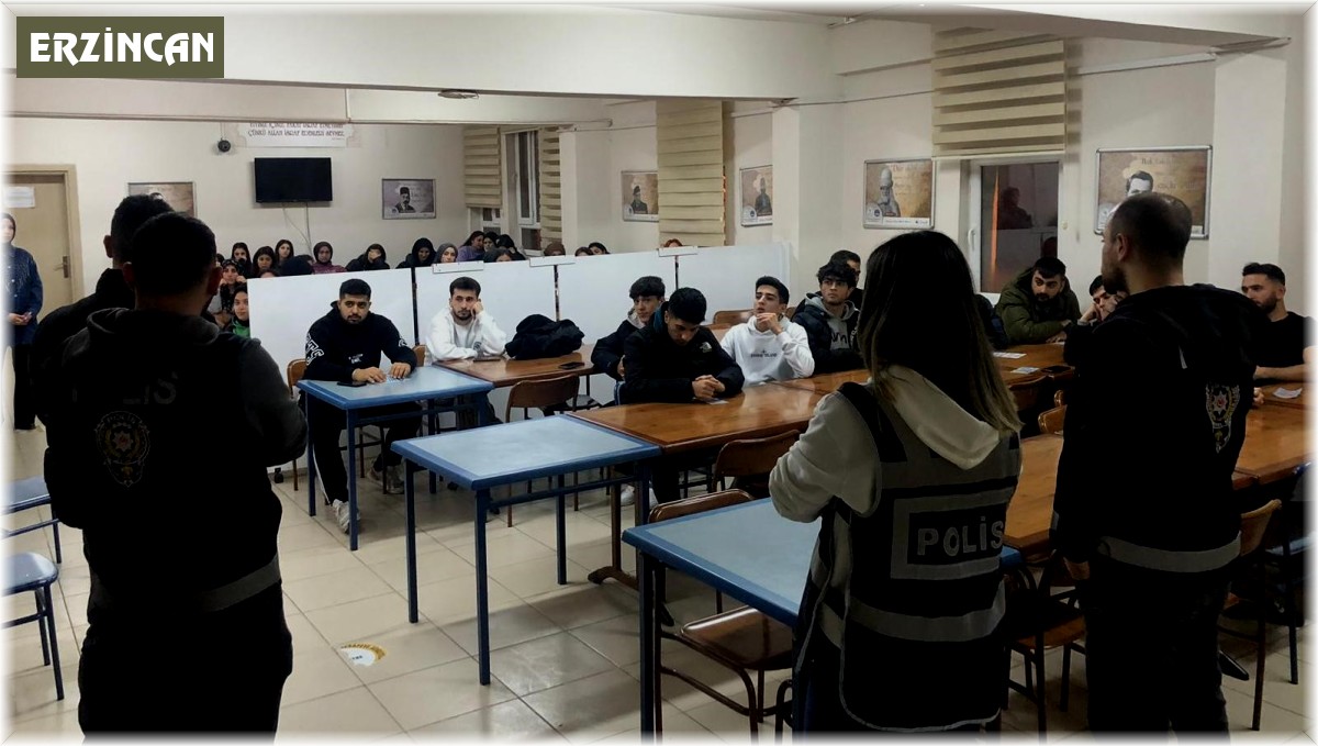 Polis ekipleri üniversite öğrencilerini bilgilendirdi