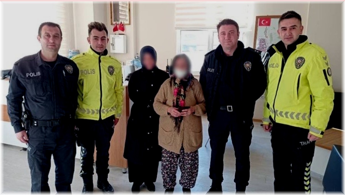 Polis ekipleri vatandaşın bulduğu 9 bin 800 lirayı sahibine teslim etti
