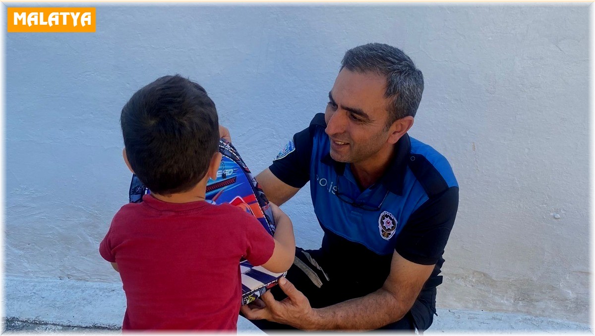 Polis ihtiyaç sahibi öğrencileri unutmadı