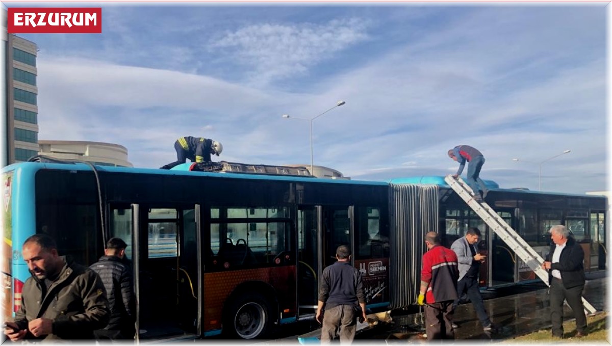 Polis memuru canını hiçe sayarak yanan otobüse müdahale etti