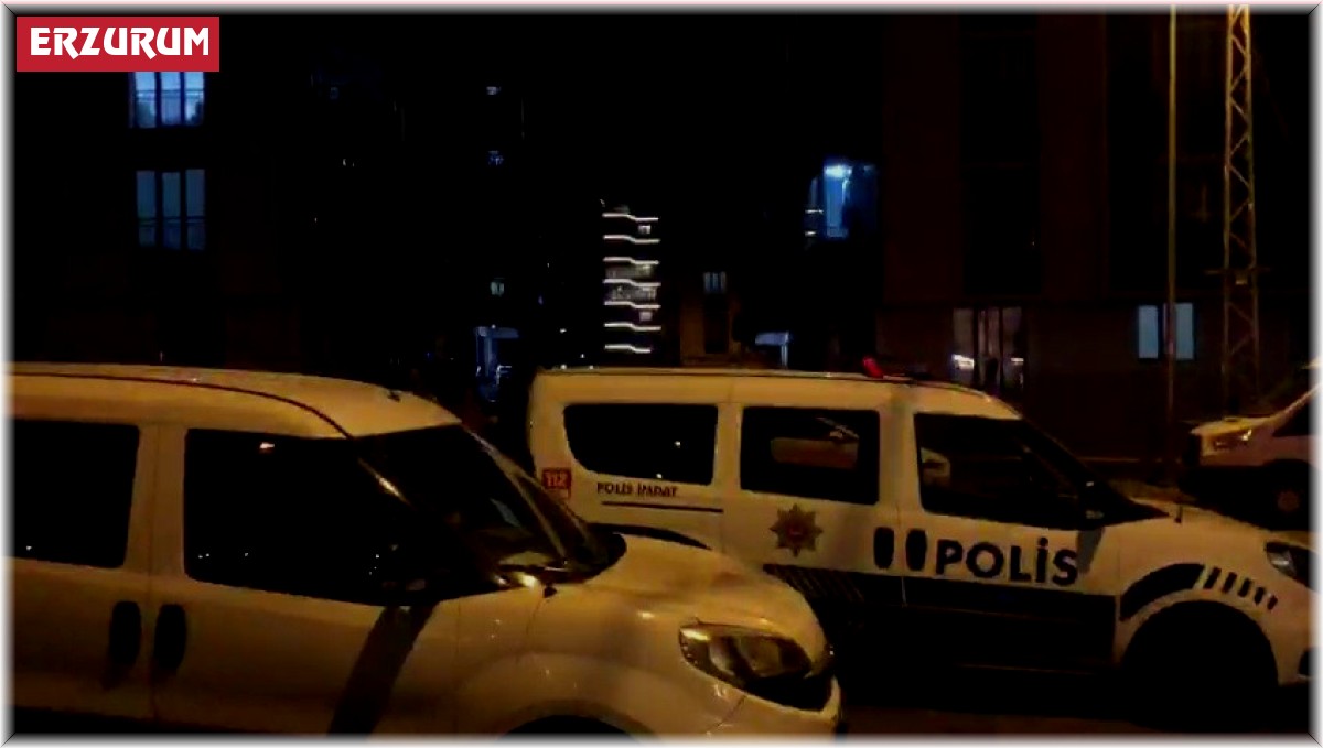 Polis memuru silahını temizlerken kendini vurdu