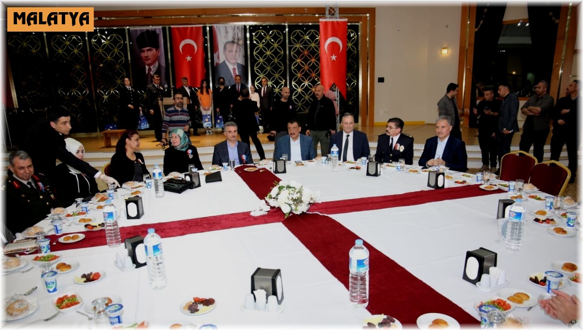Polis şehit aileleri ile gaziler onuruna iftar