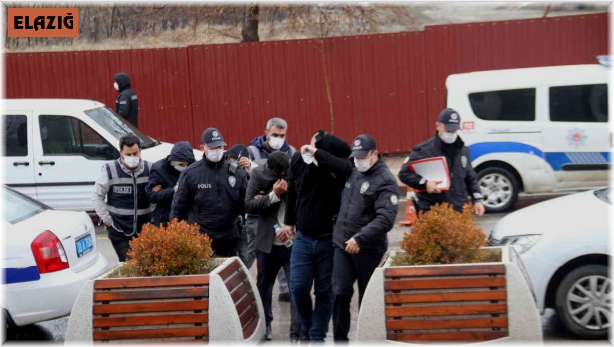 Polis tarafından suçüstü yapılan 4 şüpheli gözaltına alındı