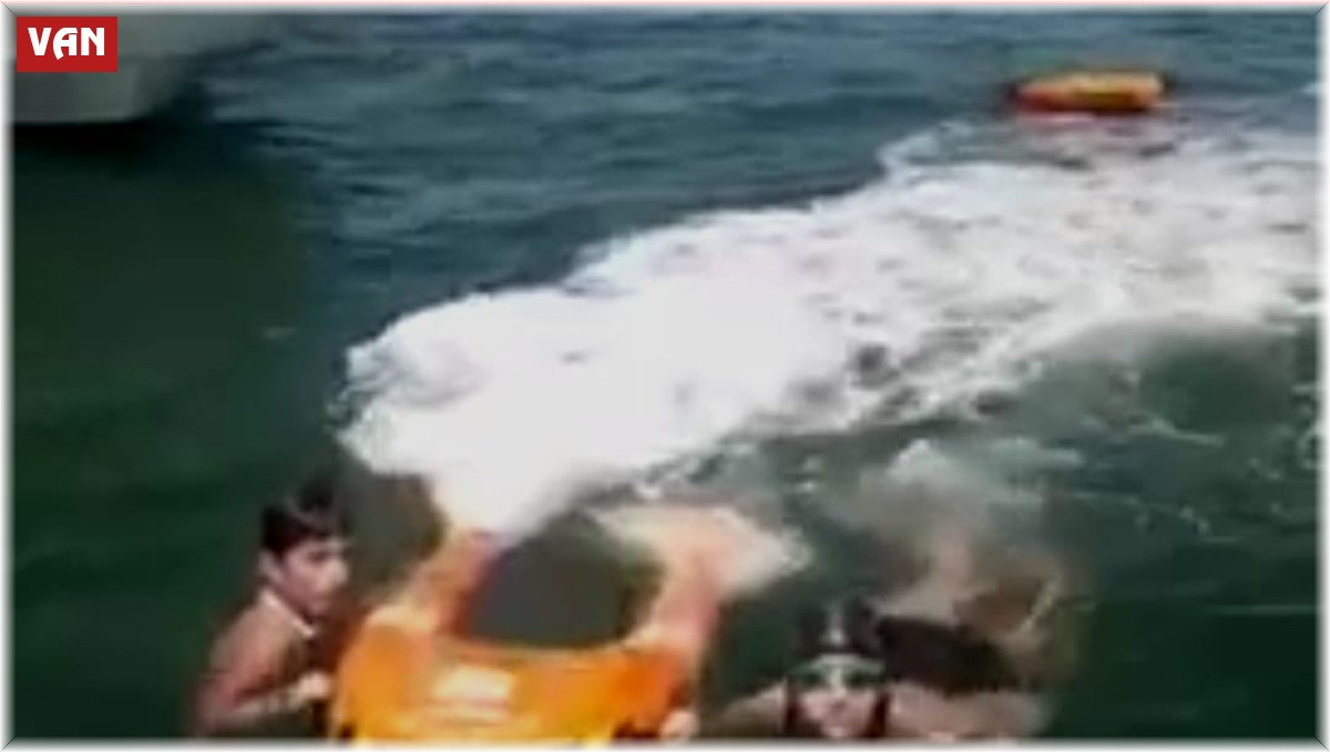 Polis, Van Gölü'nde yüzemeyen 7 kişiyi kurtardı