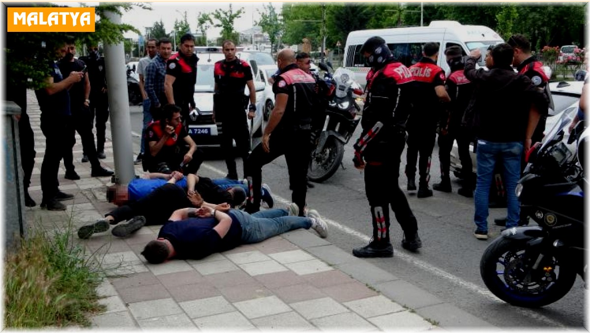 Polisin 'dur' ihtarına uymayarak kaçan araç kaza yaptı