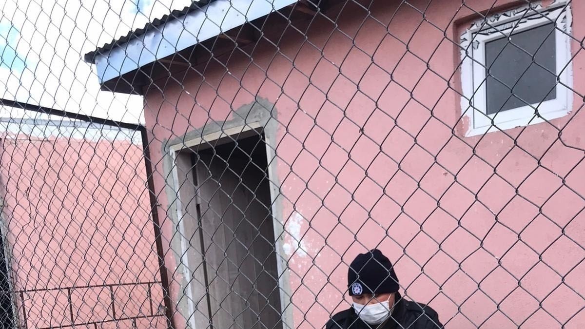 Polisler, 4 Nisan Dünya Sokak Hayvanları Günü'nü unutmadı