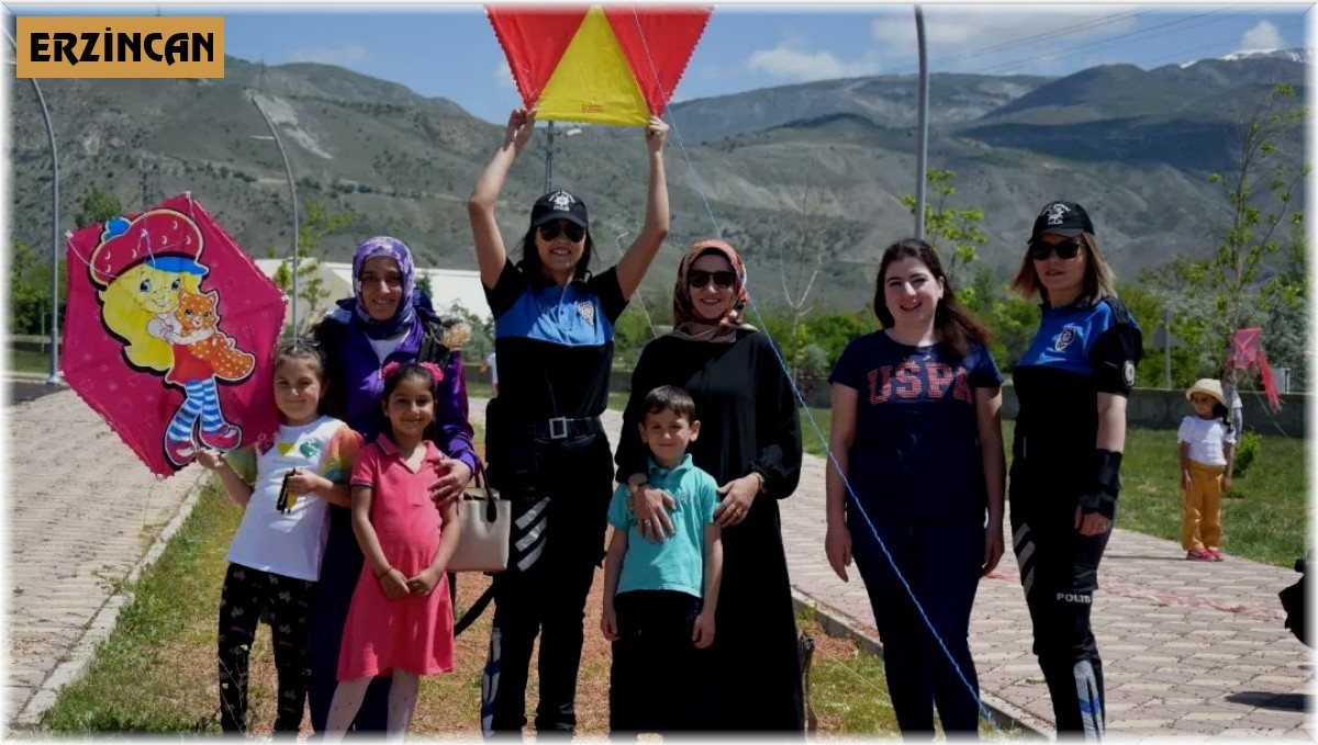 Polisler çocuklarla çocuk oldu