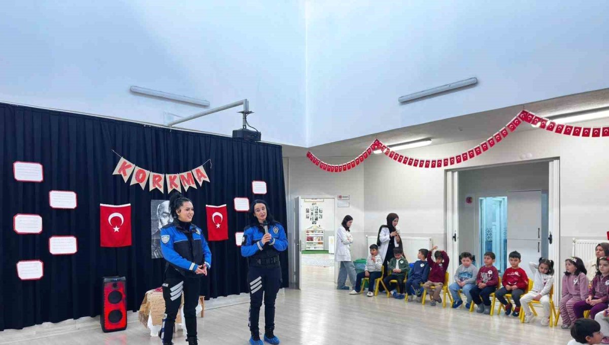 Polislerden öğrencilere güvenlik eğitimi