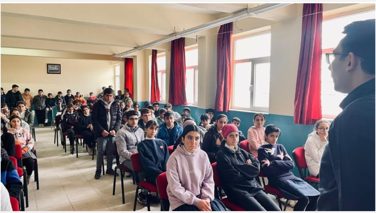 Polislerden öğrencilere meslek tanıtımı