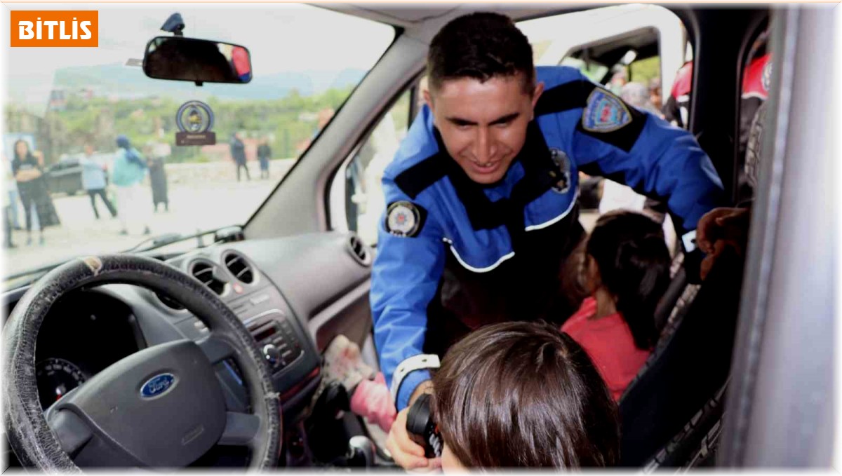 Polislerden özel öğrencilere ziyaret