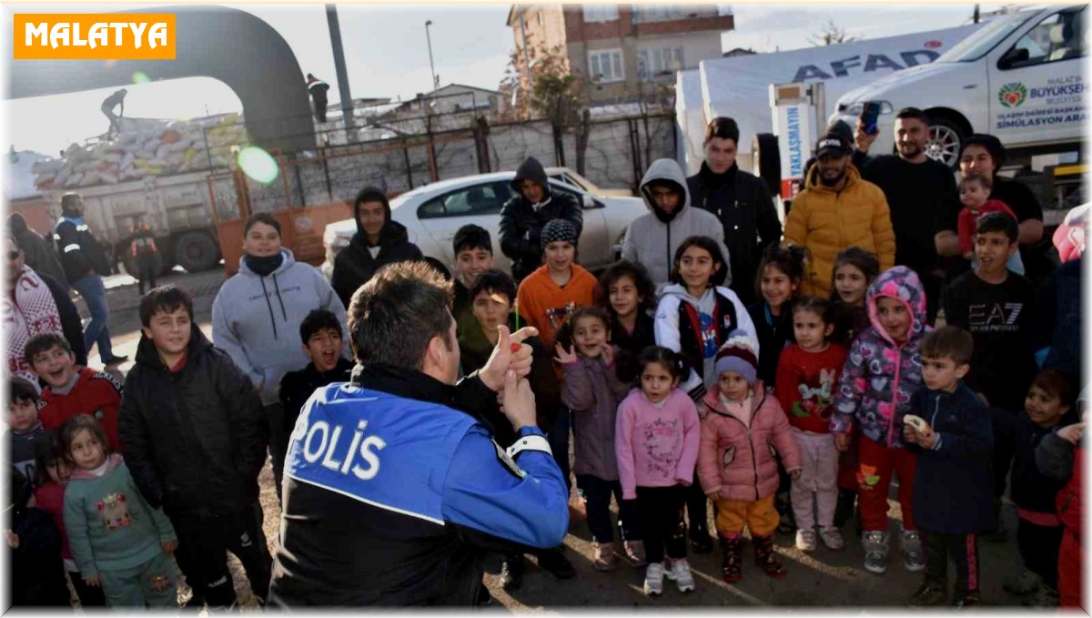 Polisten depremzede çocuklar için etkinlik
