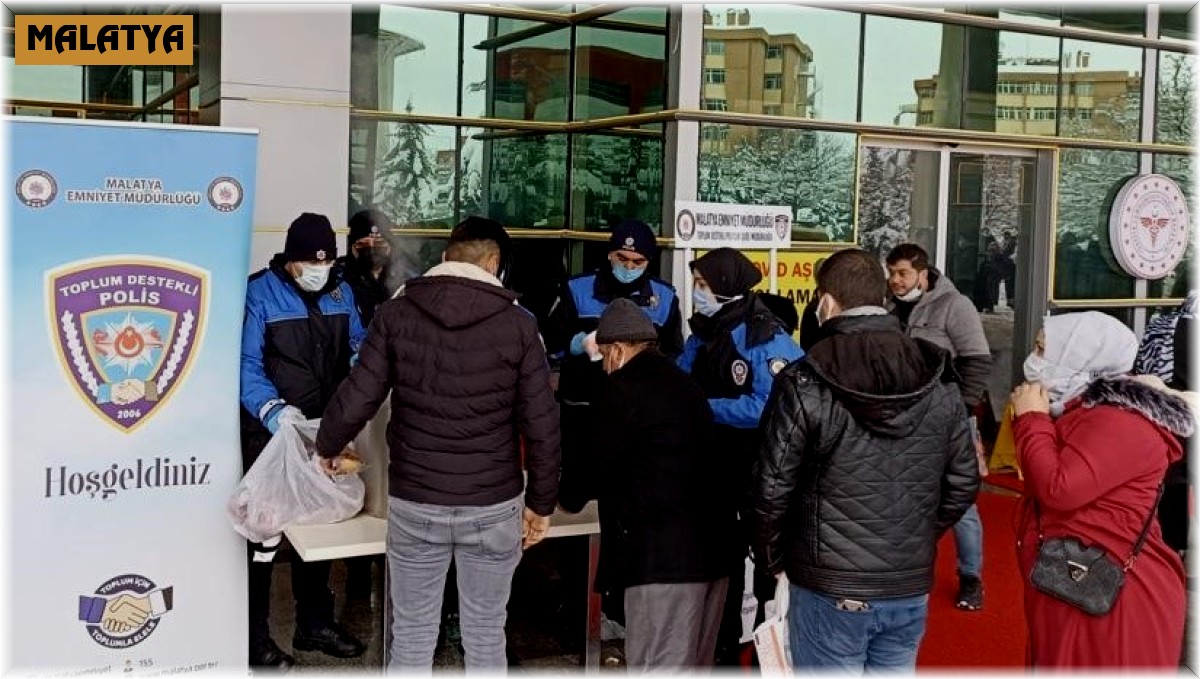 Polisten hasta yakınlarına sıcak çorba