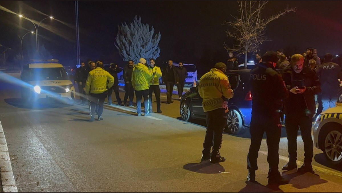 Polisten kaçan alkollü sürücü 3 araca çarptı