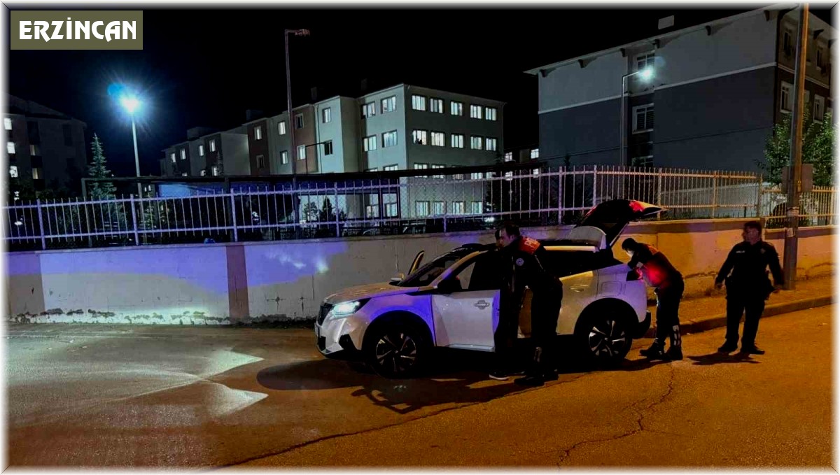 Polisten kız yurtları önünde sıkı denetim