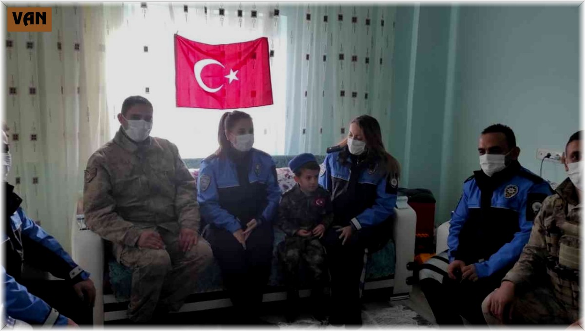 Polisten minik Ali Hamza'ya doğum günü sürprizi