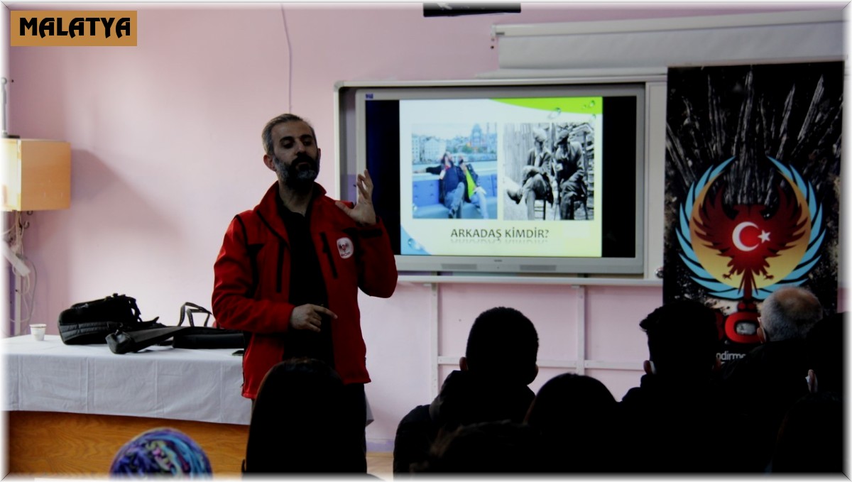 Polisten öğrencilere ''terörden uzak kalsın'' mesajı