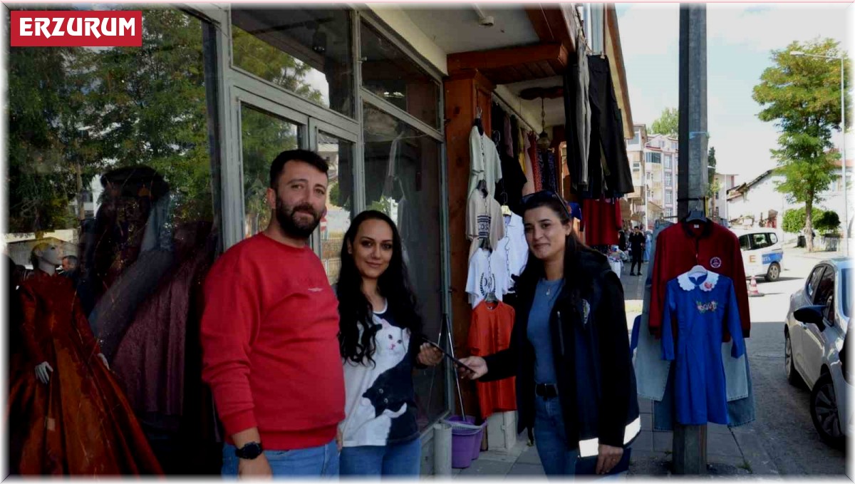 Polisten vatandaşa kadına şiddet bilgilendirmesi