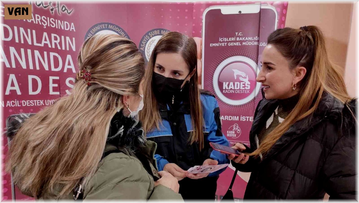 Polisten vatandaşlara bilgilendirme