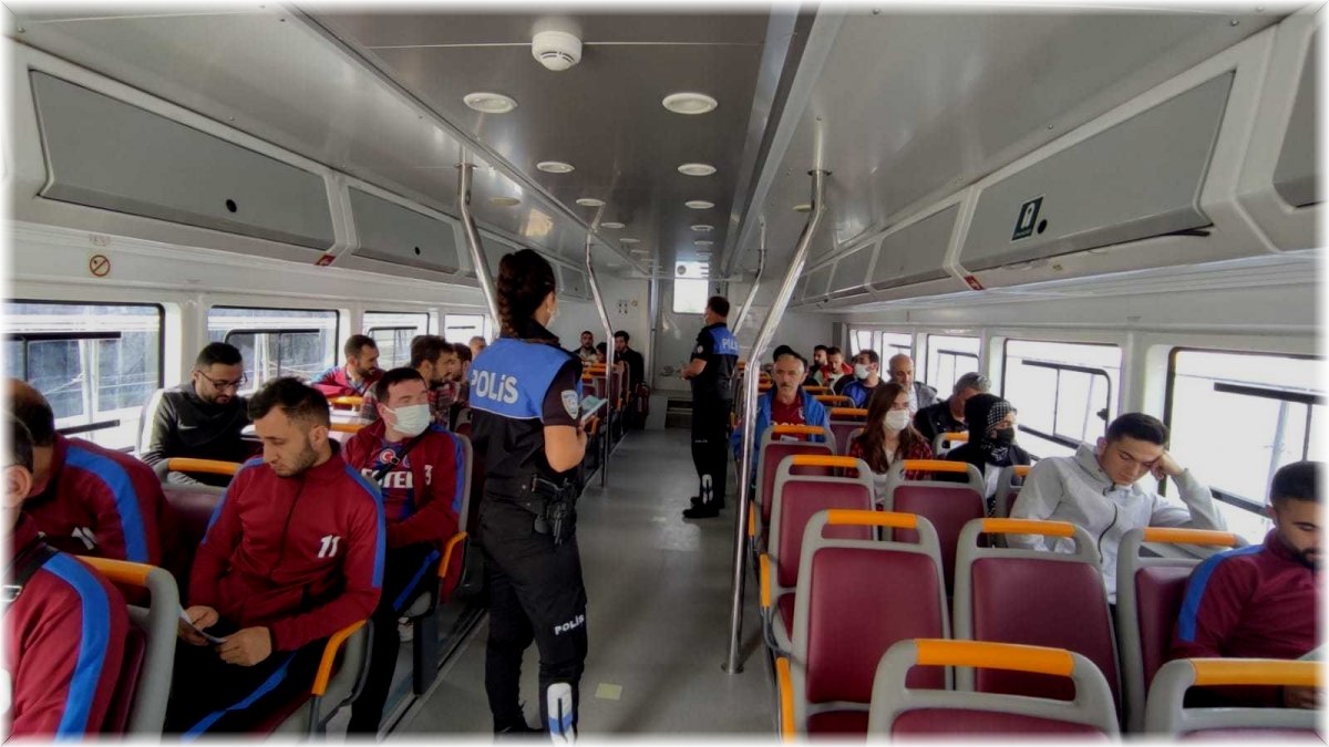 Polisten vatandaşlara dolandırıcılık ve hırsızlık bilgilendirmesi