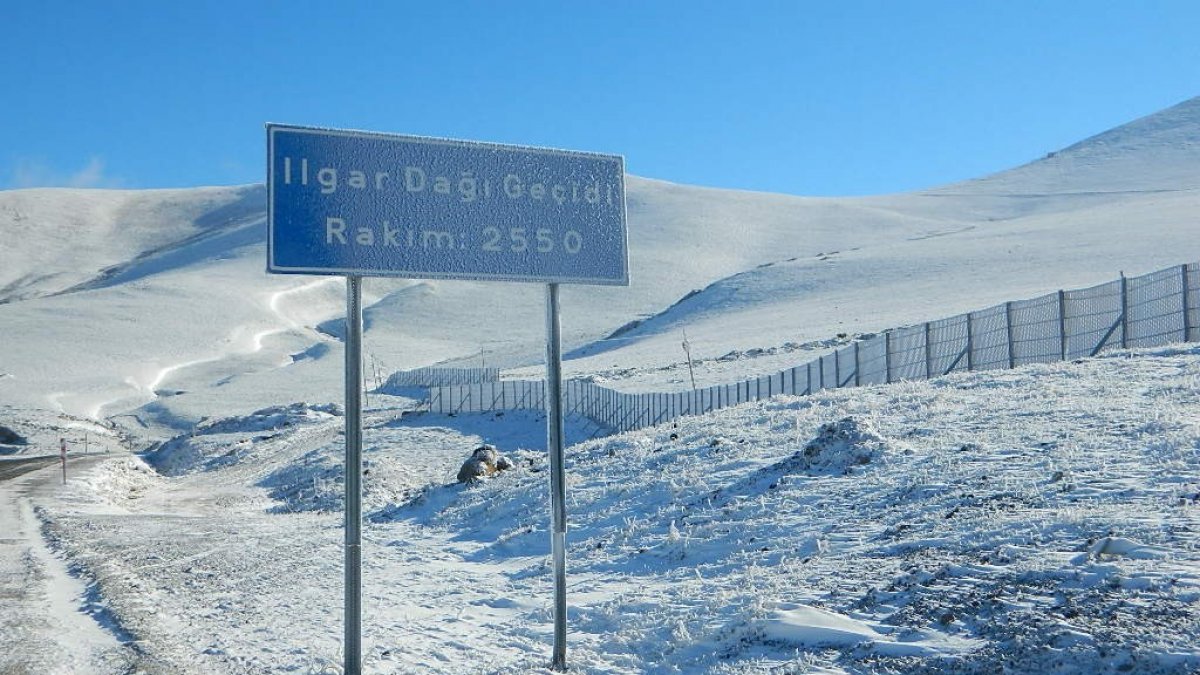Posof'a Mayıs karı yağdı