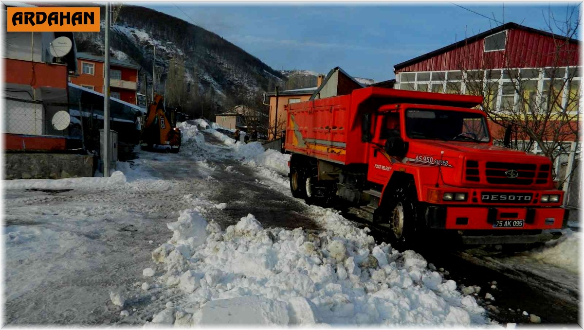 Posof Belediyesi'nin kar çalışması devam ediyor