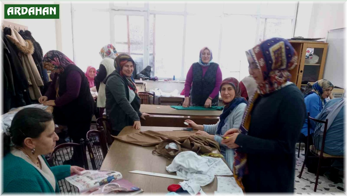 Posof halk eğitiminin terzilik kursu büyük ilgi görüyor