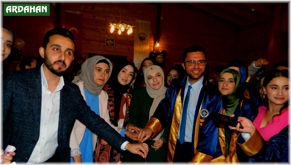 Posof Meslek Yüksek Okulunda mezuniyet coşkusu